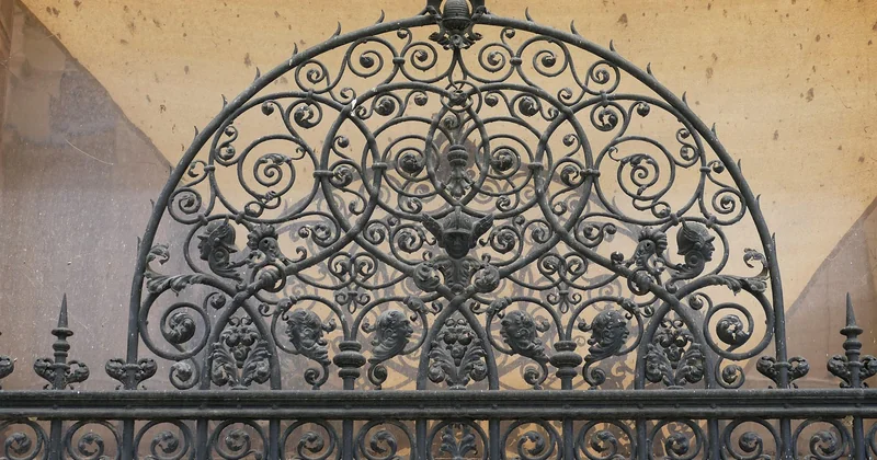 Le cadre légal avant de toucher à une grille ancienne