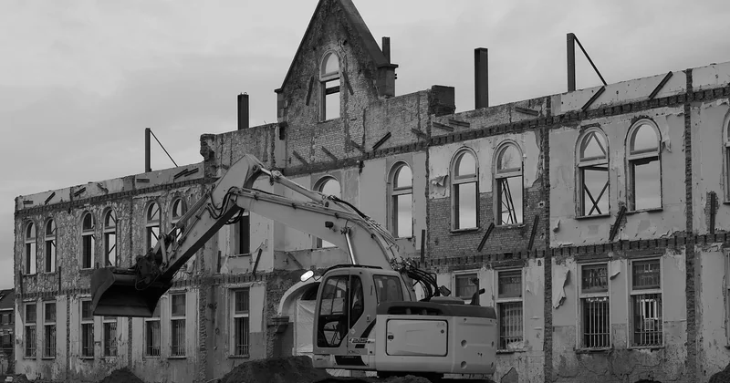 Combien coûte réellement l'entretien d'une façade en pierre historique ?